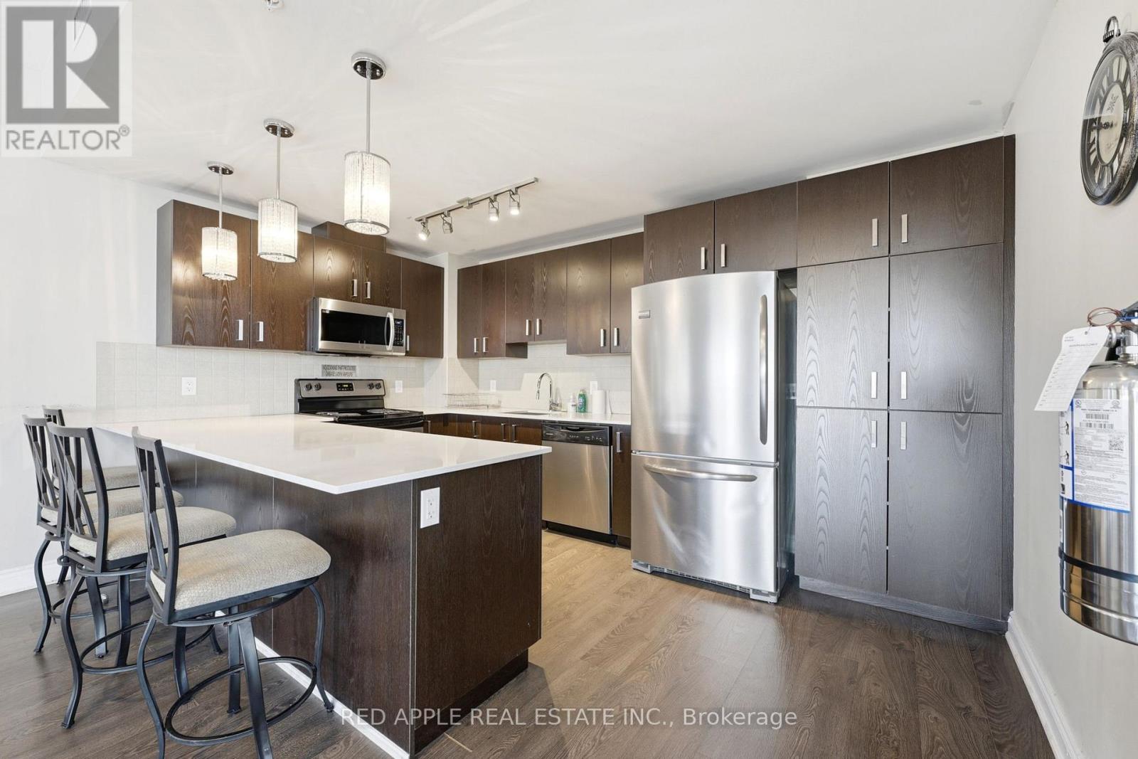 719 - 11611 Yonge Street N, Richmond Hill, Ontario L4E 3N8 - Photo 1 - N13633394