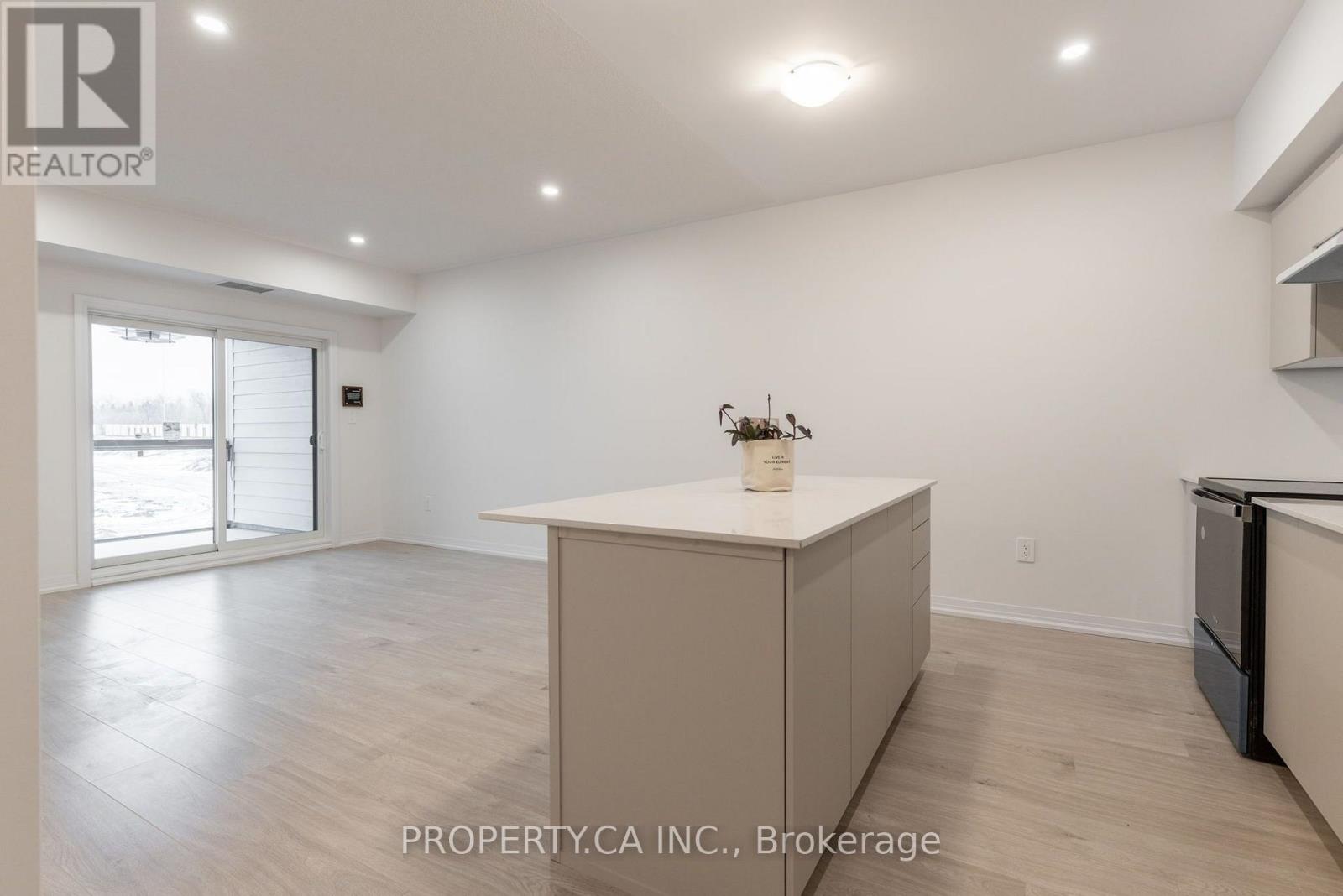 205 - 15 Kneeshaw Drive, Barrie, Ontario  L9J 0J8 - Photo 4 - S13633414