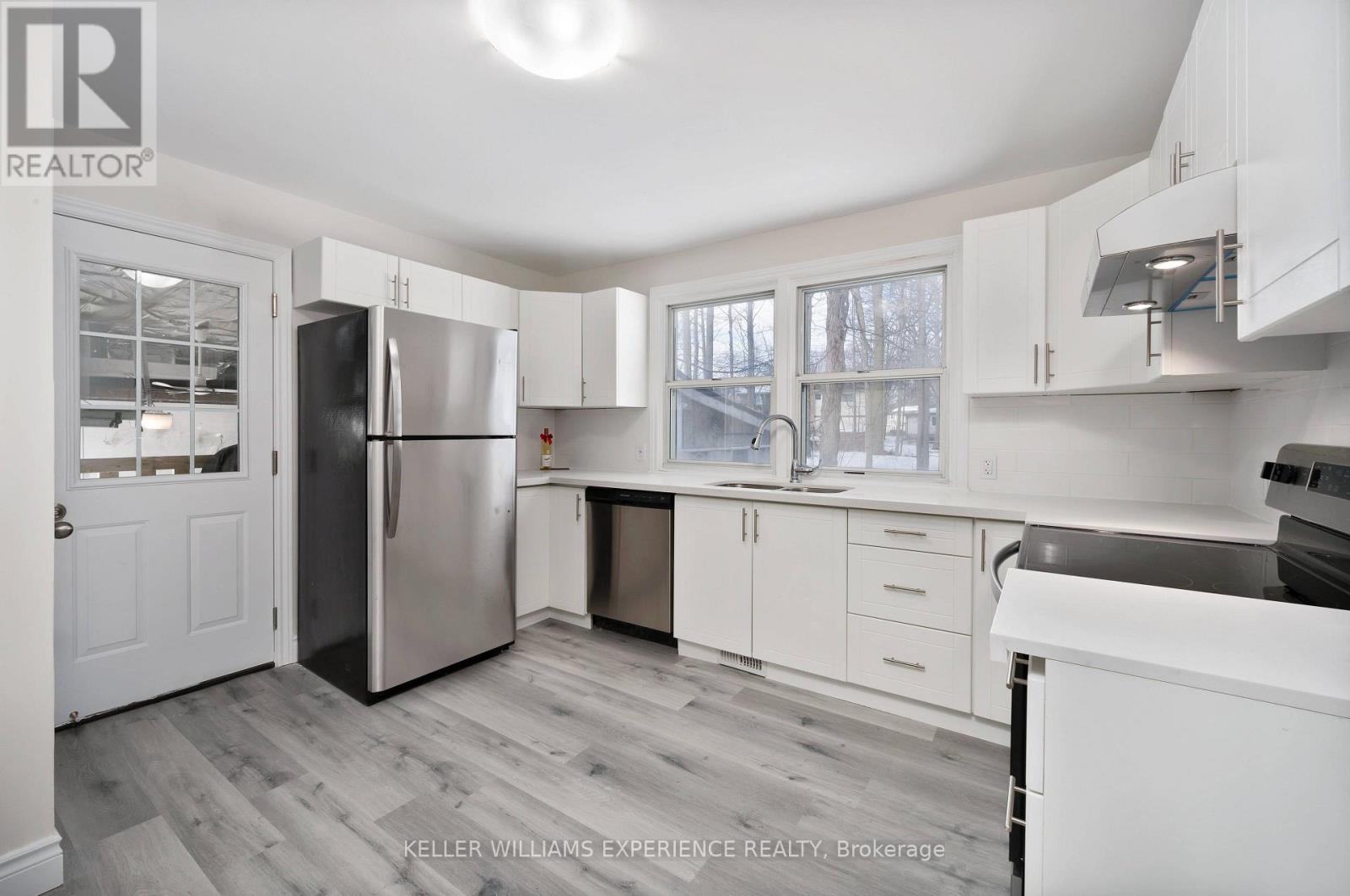 Upper - 52 Cundles Road E, Barrie (Cundles East), Ontario  L4M 2Z7 - Photo 2 - S13633440
