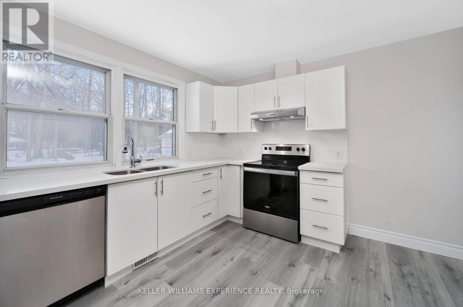 Upper - 52 Cundles Road E, Barrie (Cundles East), Ontario  L4M 2Z7 - Photo 3 - S13633440