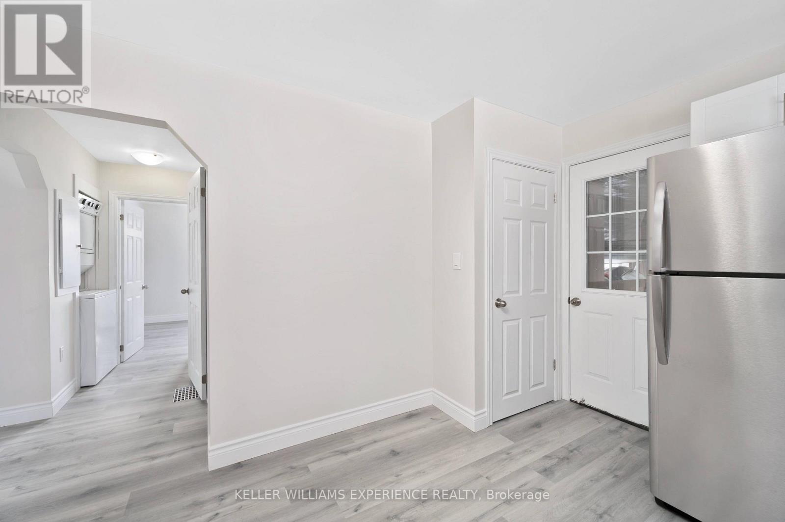 Upper - 52 Cundles Road E, Barrie (Cundles East), Ontario  L4M 2Z7 - Photo 4 - S13633440