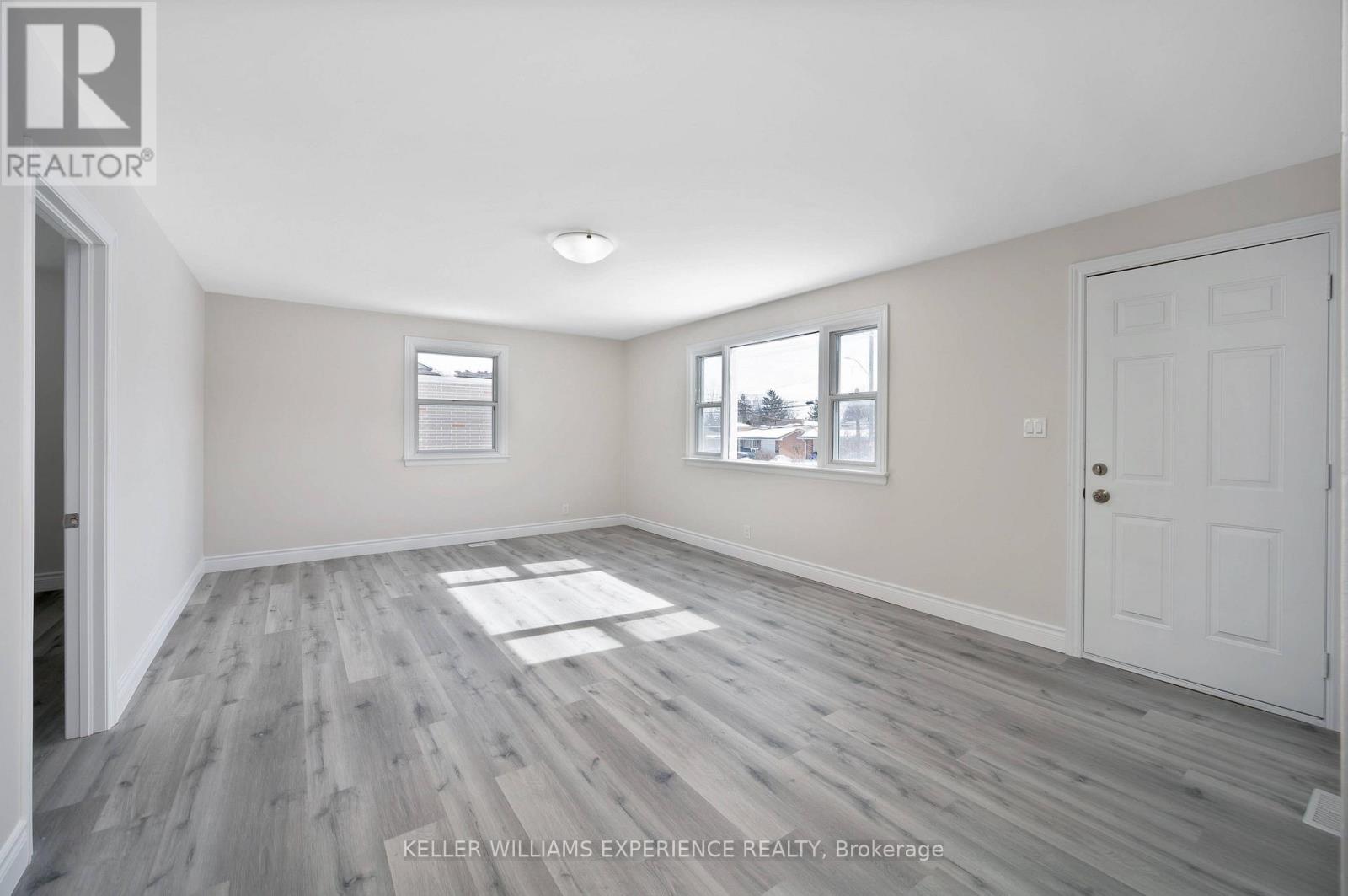 Upper - 52 Cundles Road E, Barrie (Cundles East), Ontario  L4M 2Z7 - Photo 5 - S13633440