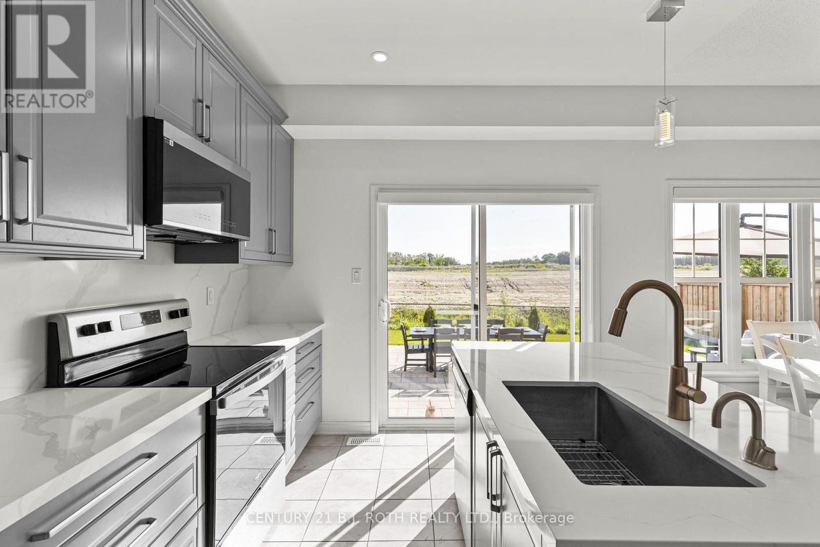 32 Sandhill Crane Drive, Wasaga Beach, Ontario  L9Z 0J6 - Photo 8 - S13633520