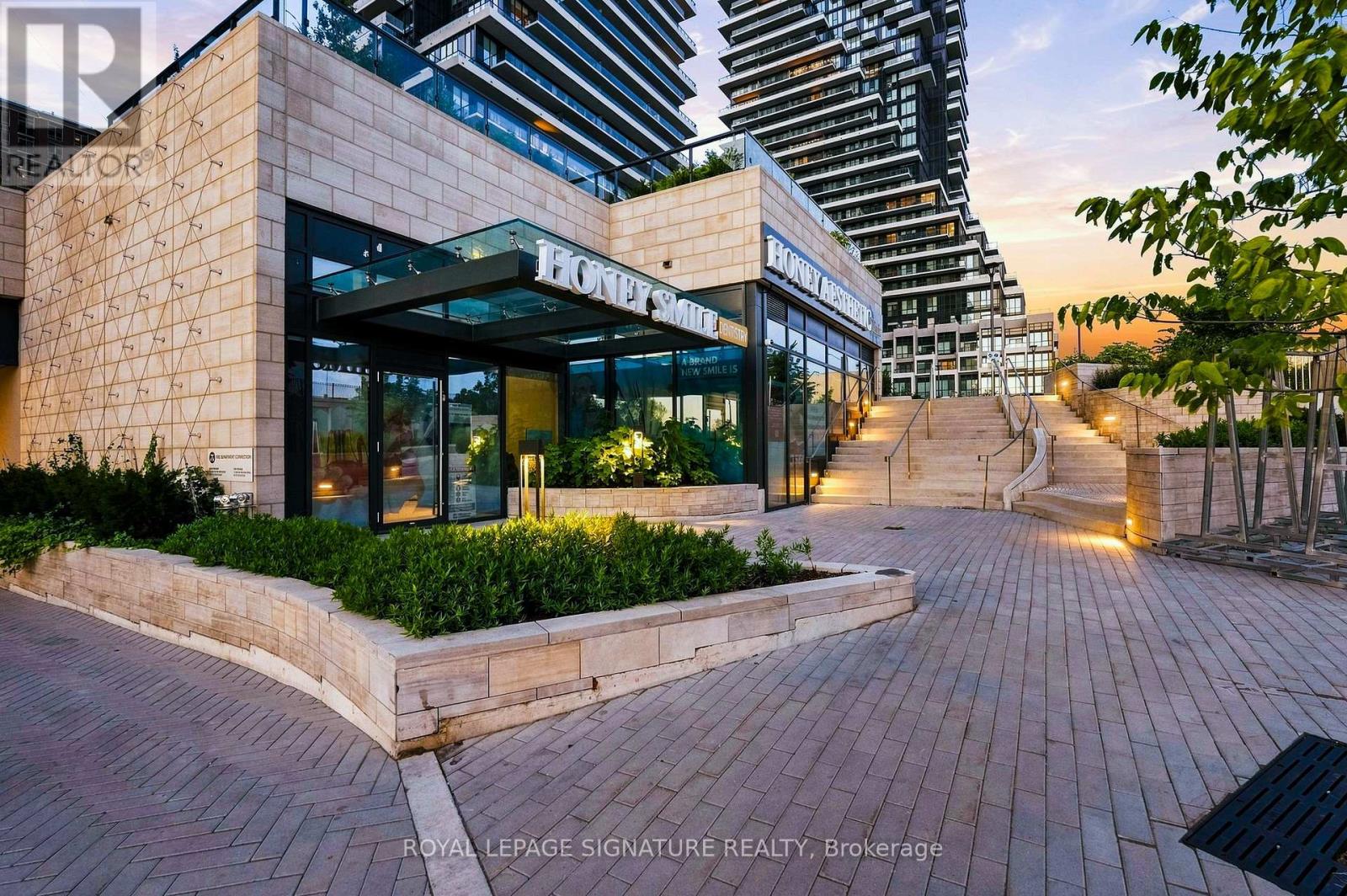 2709 - 10 Inn On The Park Drive, Toronto, Ontario M3C 0P9 - Photo 3 - C13633350