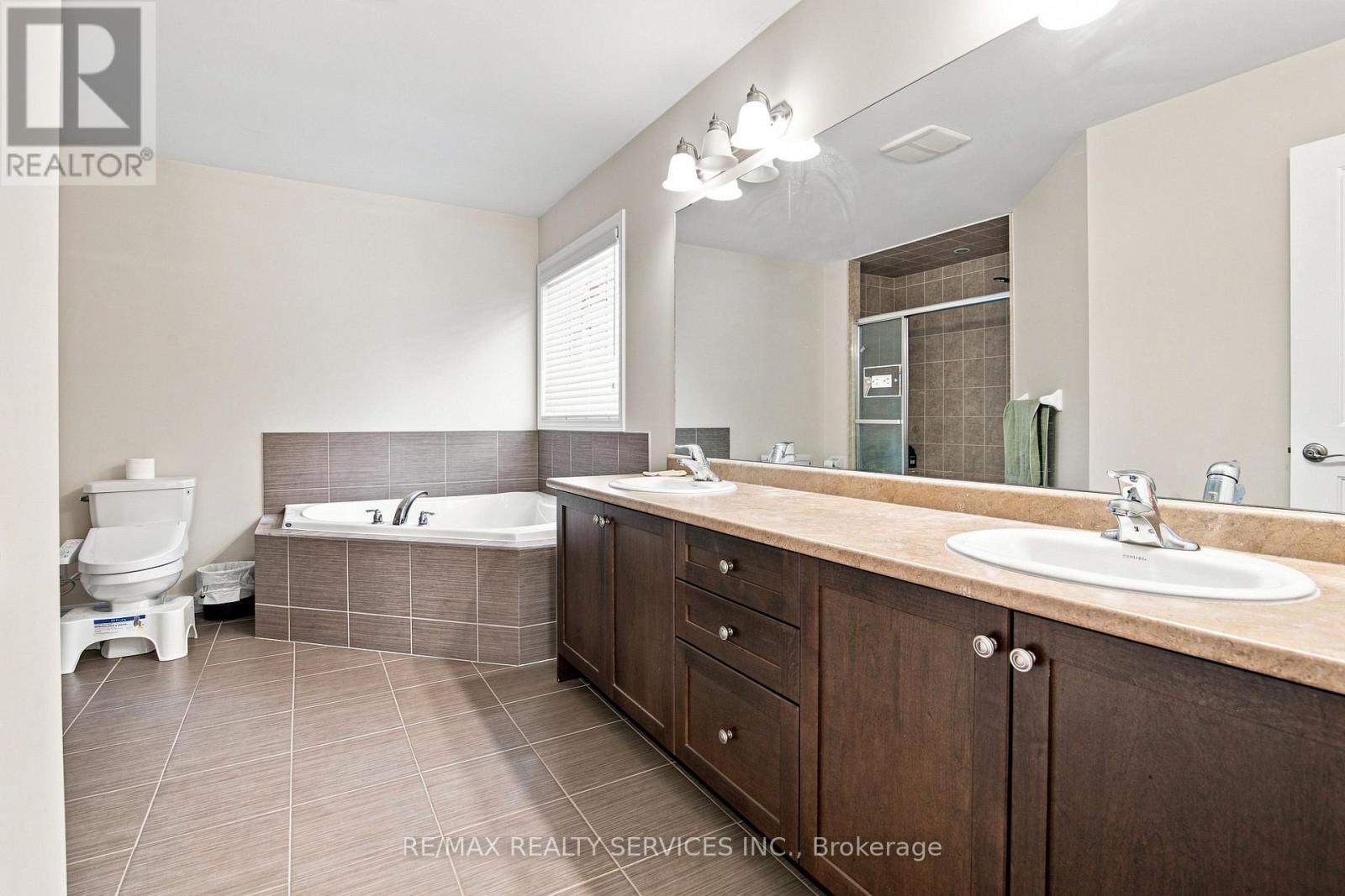 196 Bonnieglen Farm Boulevard, Caledon, Ontario  L7C 4C1 - Photo 32 - W13633354