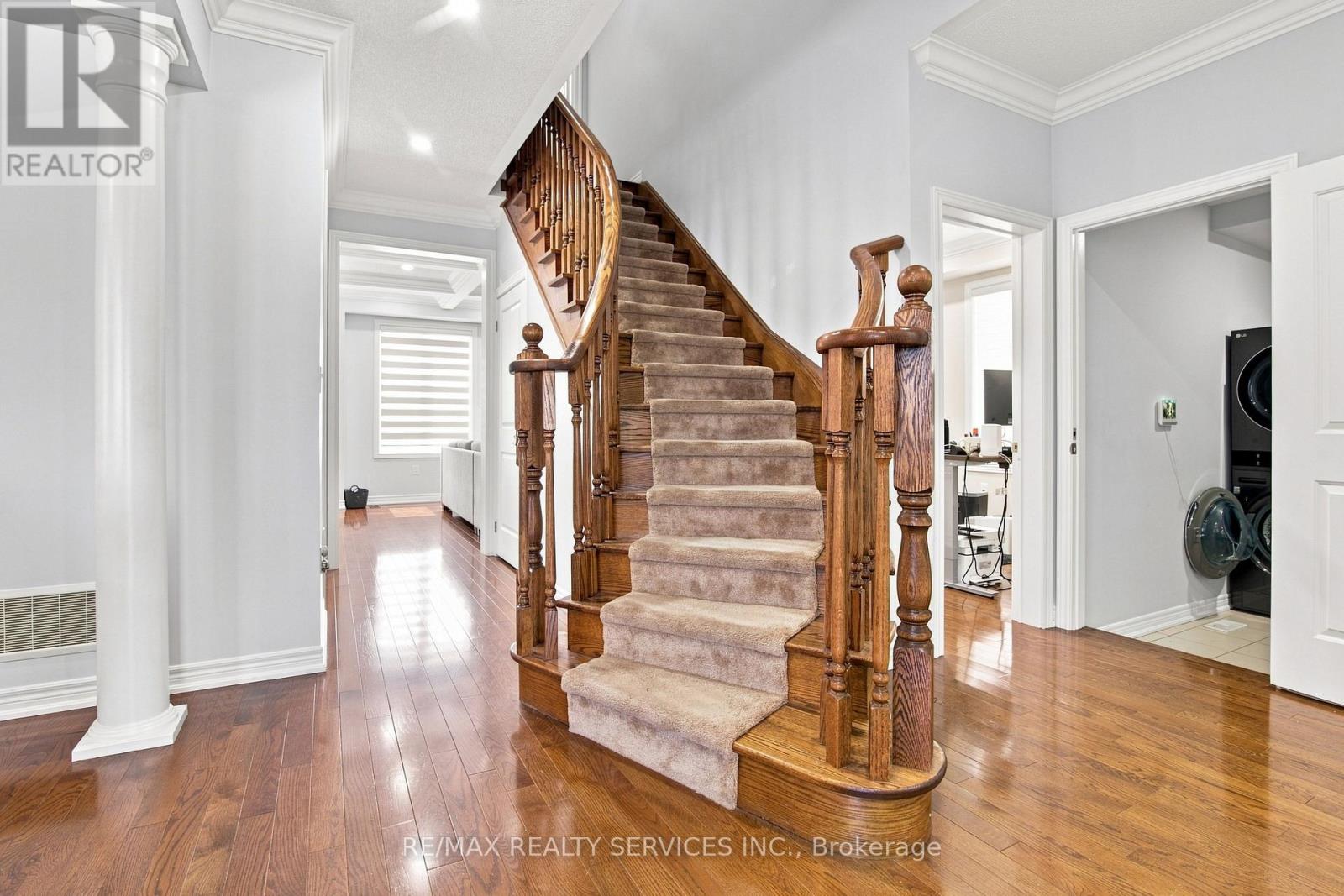 196 Bonnieglen Farm Boulevard, Caledon, Ontario  L7C 4C1 - Photo 7 - W13633354