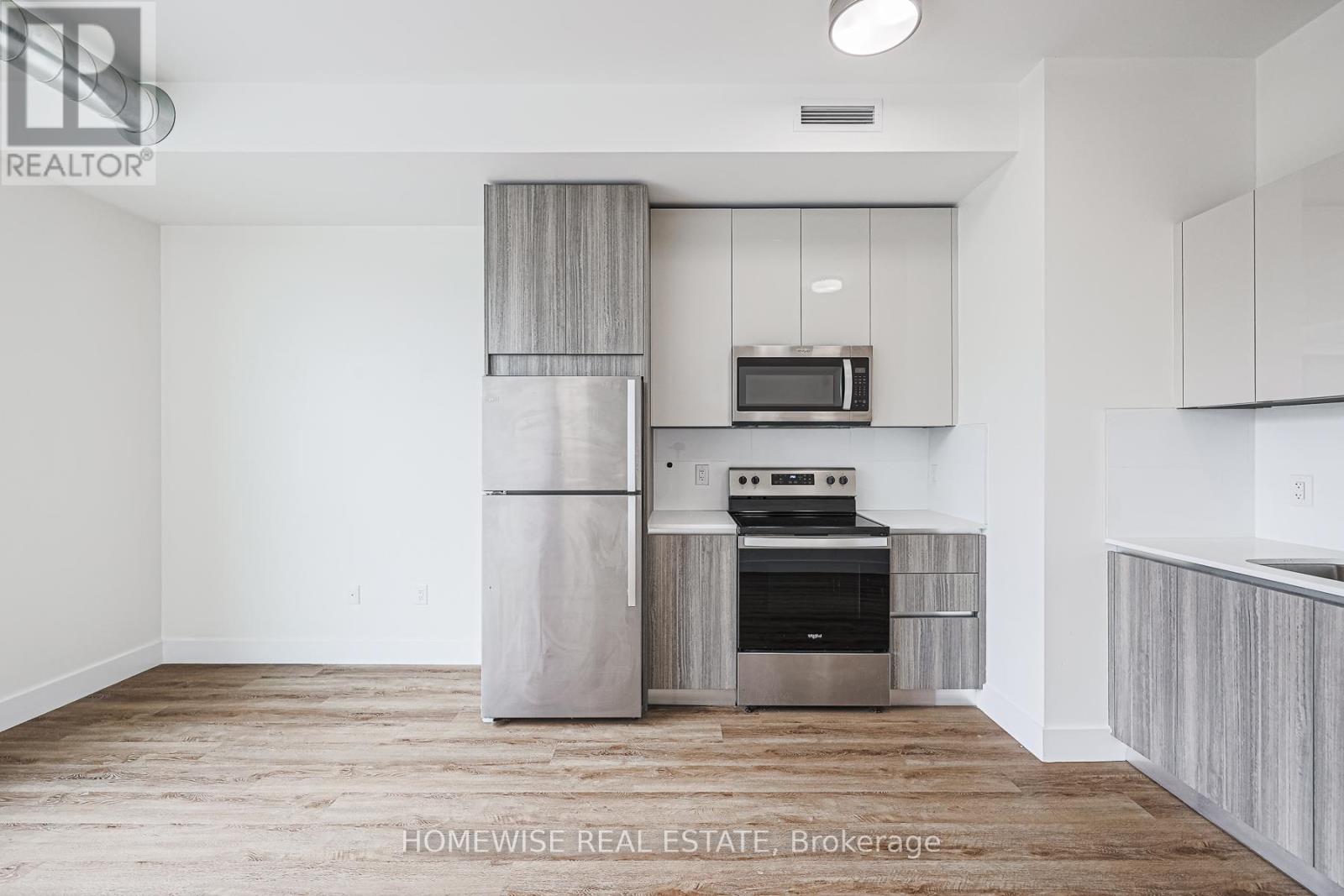 204 - 3020 Dundas Street W, Toronto, Ontario  M6P 1Z3 - Photo 2 - W13633370
