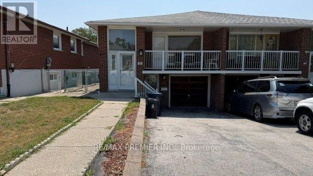 <div class="slider-price">$888,000</div><p>15 Madonna Gardens, Toronto, Ontario</p>