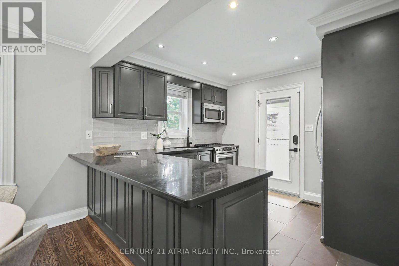 62 Lynngrove Avenue, Toronto, Ontario  M8X 1M9 - Photo 10 - W13633506