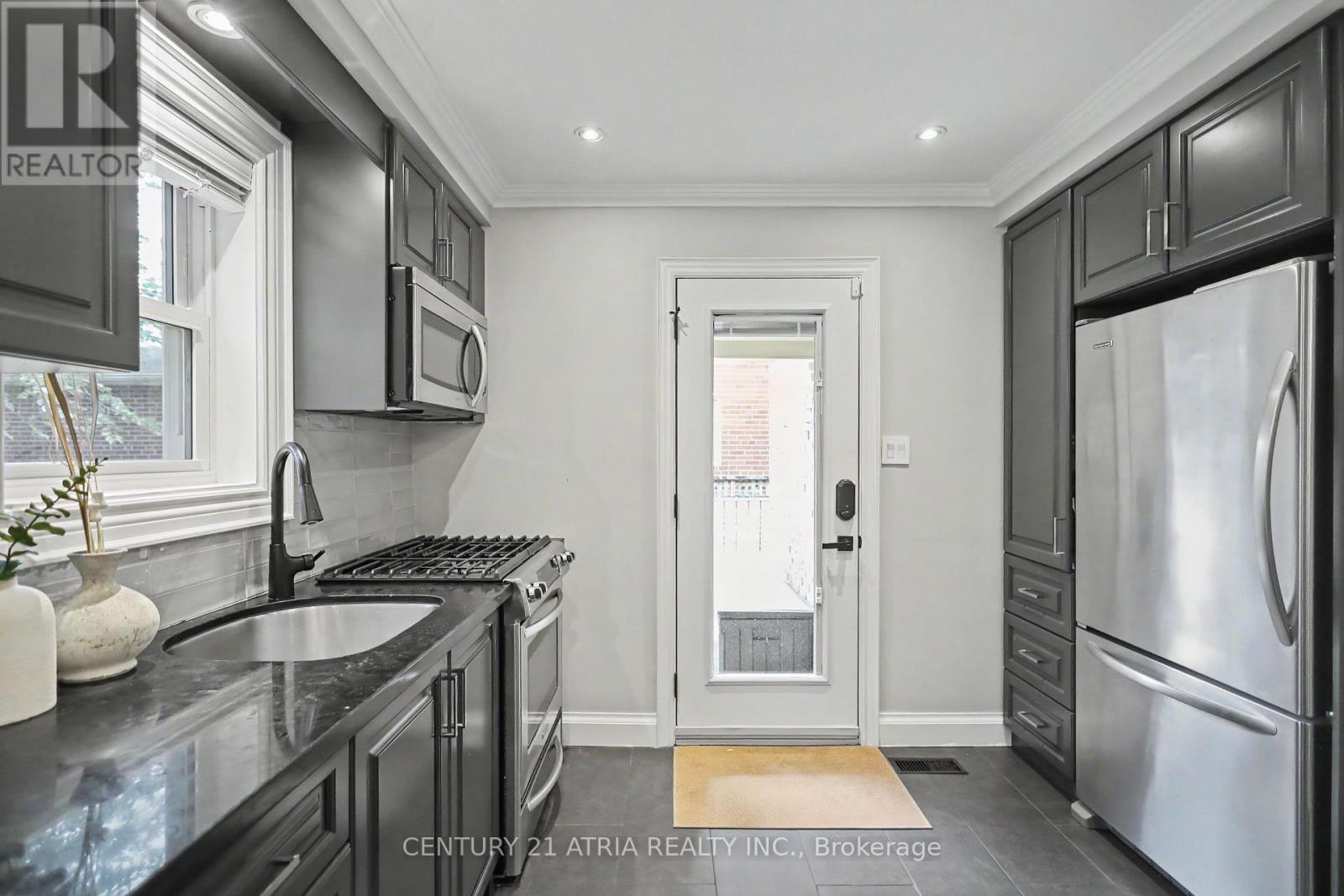 62 Lynngrove Avenue, Toronto, Ontario  M8X 1M9 - Photo 13 - W13633506