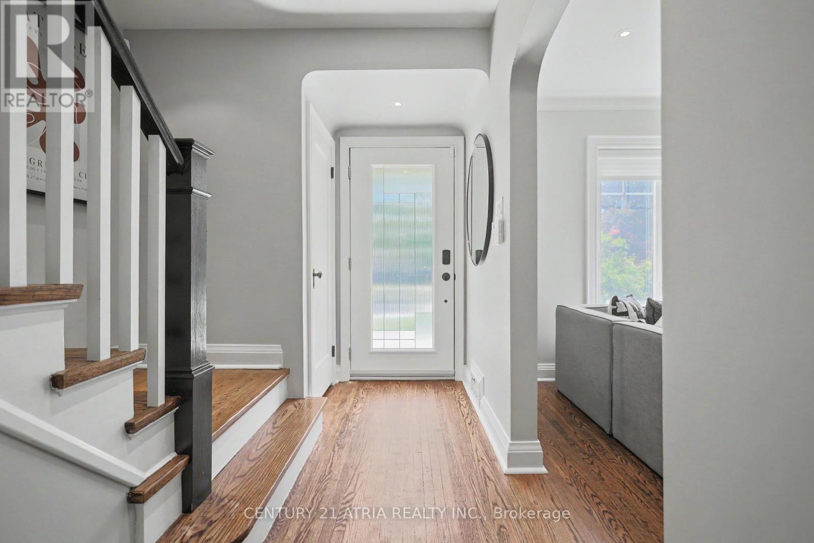 62 Lynngrove Avenue, Toronto, Ontario  M8X 1M9 - Photo 2 - W13633506