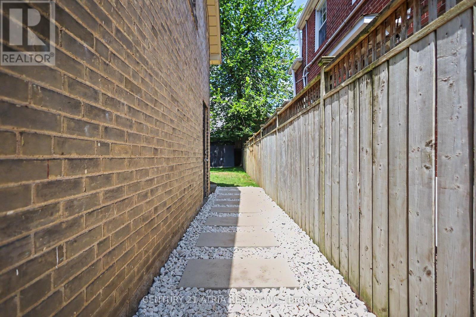 62 Lynngrove Avenue, Toronto, Ontario  M8X 1M9 - Photo 33 - W13633506