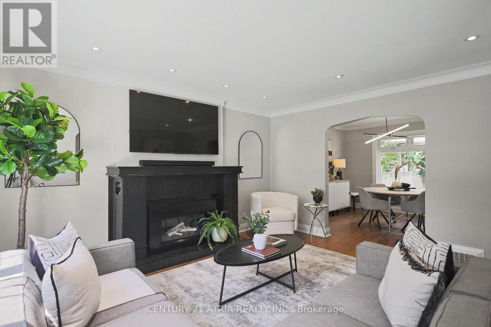 62 Lynngrove Avenue, Toronto, Ontario  M8X 1M9 - Photo 5 - W13633506
