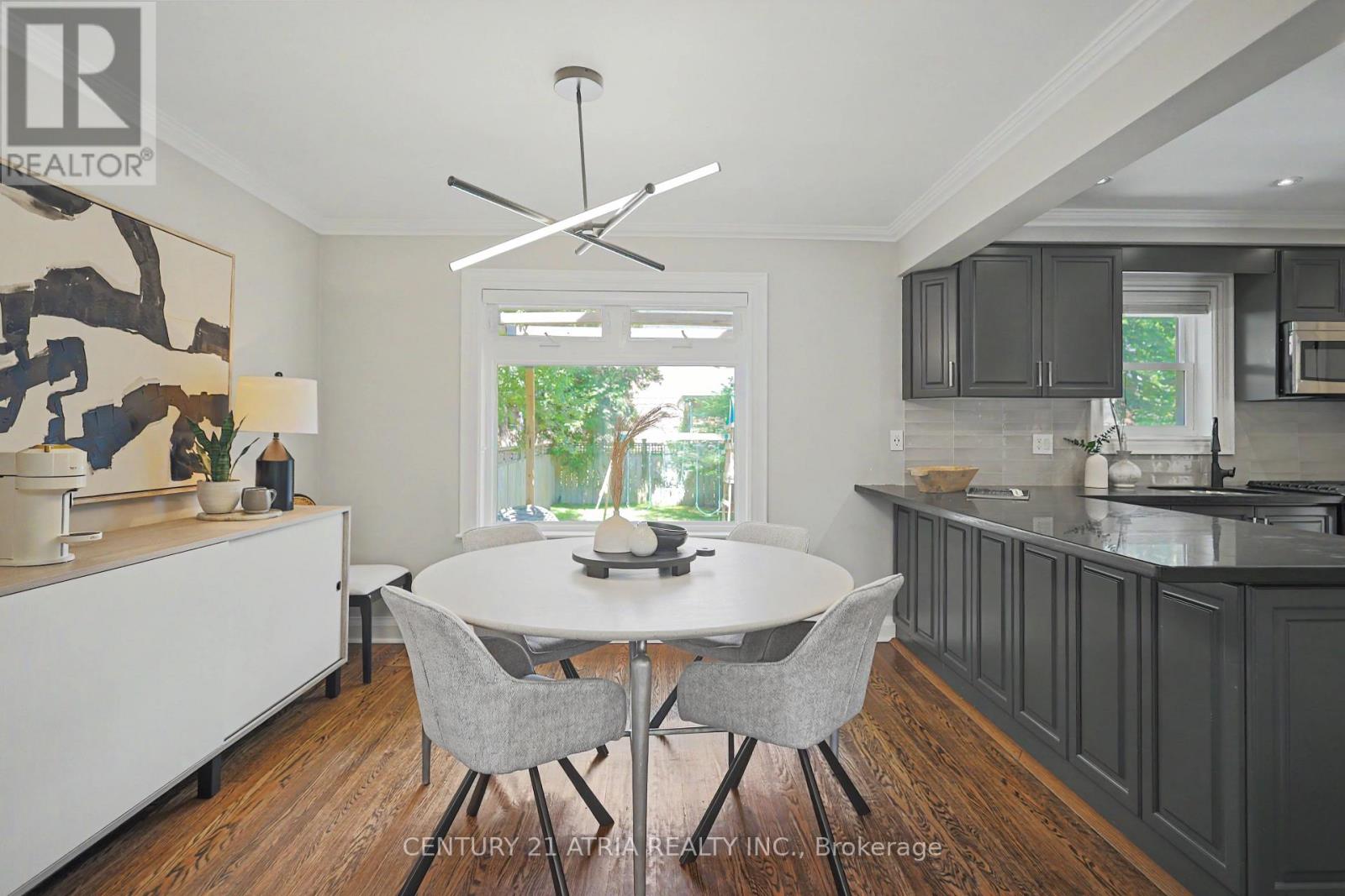 62 Lynngrove Avenue, Toronto, Ontario  M8X 1M9 - Photo 6 - W13633506
