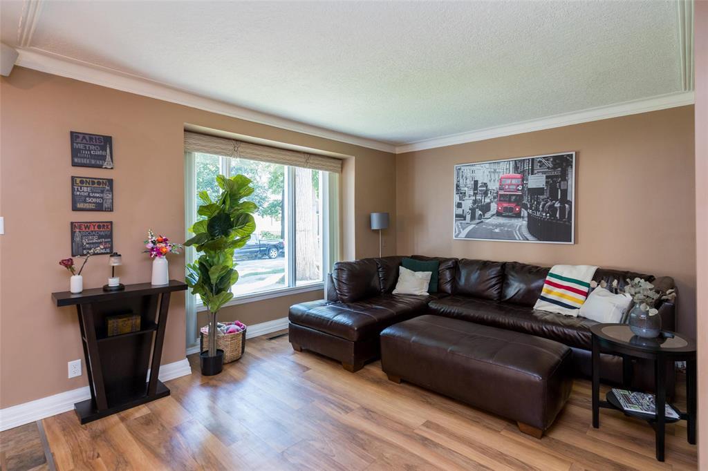 38 Greene Avenue, Winnipeg, Manitoba R2K 0L3 - Photo 2 - 202619362