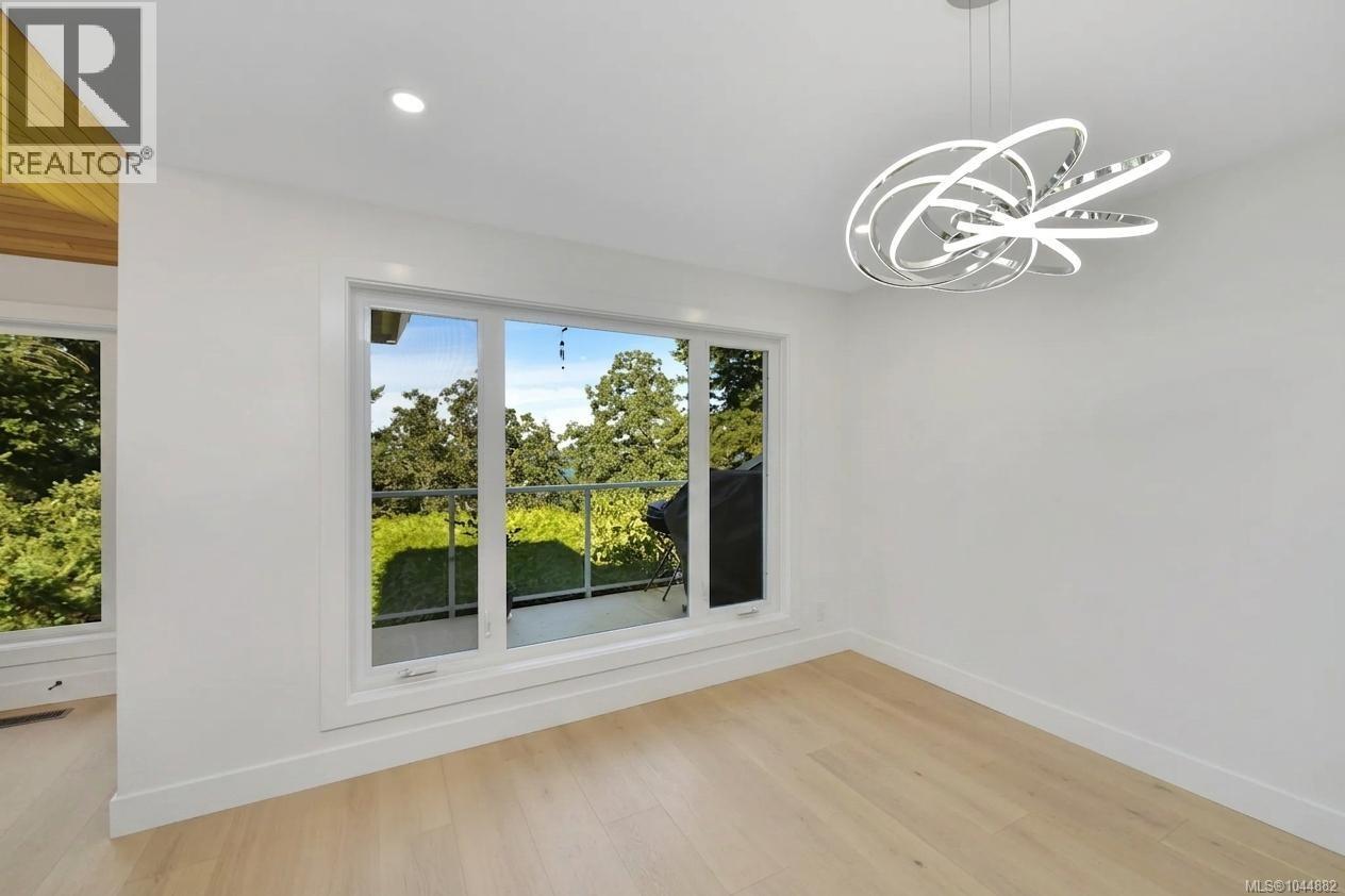 109 2829 Arbutus Rd, Saanich, British Columbia  V8N 5X5 - Photo 8 - 1044882