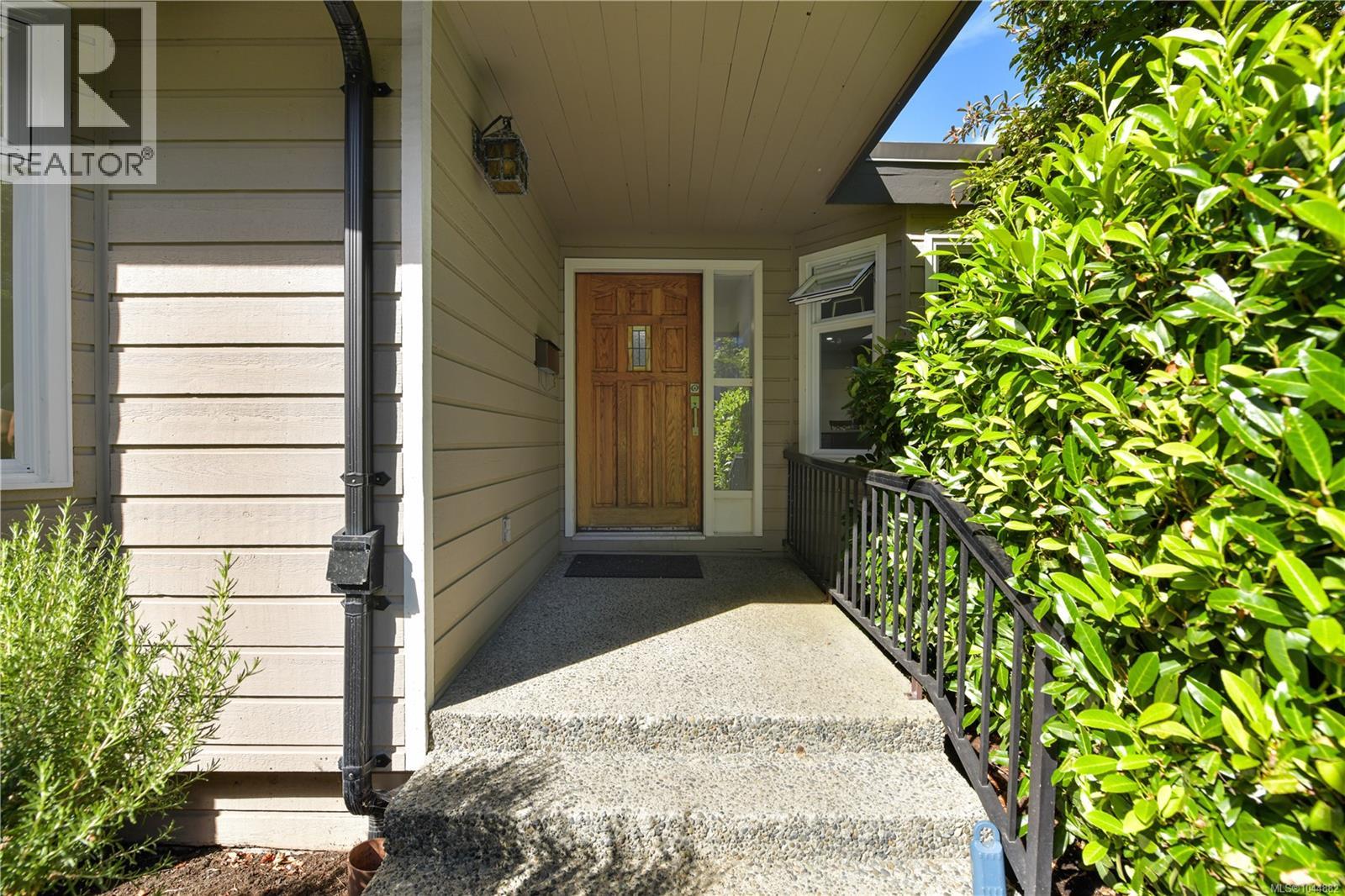 109 2829 Arbutus Rd, Saanich, British Columbia  V8N 5X5 - Photo 28 - 1044882