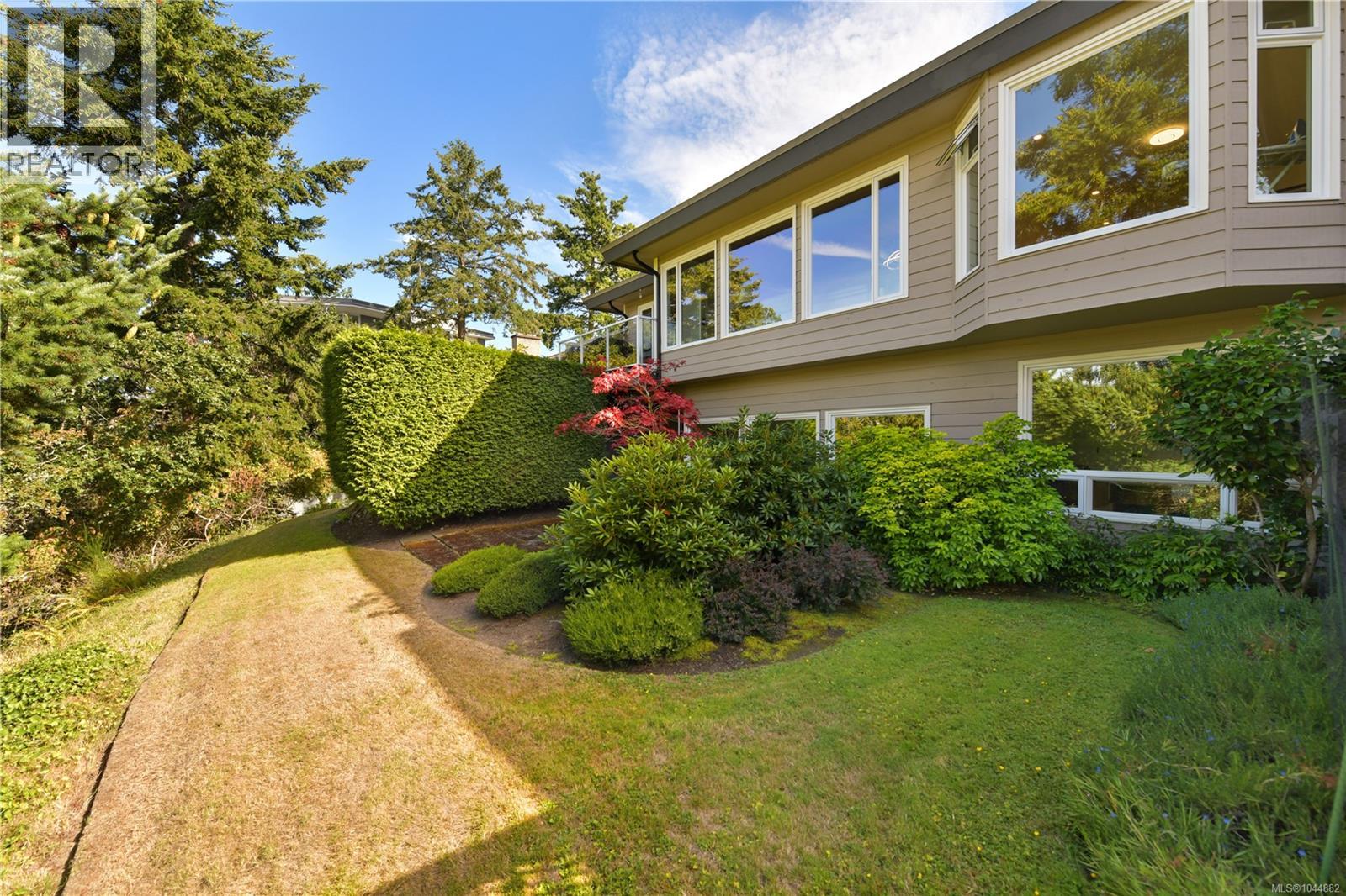 109 2829 Arbutus Rd, Saanich, British Columbia  V8N 5X5 - Photo 30 - 1044882
