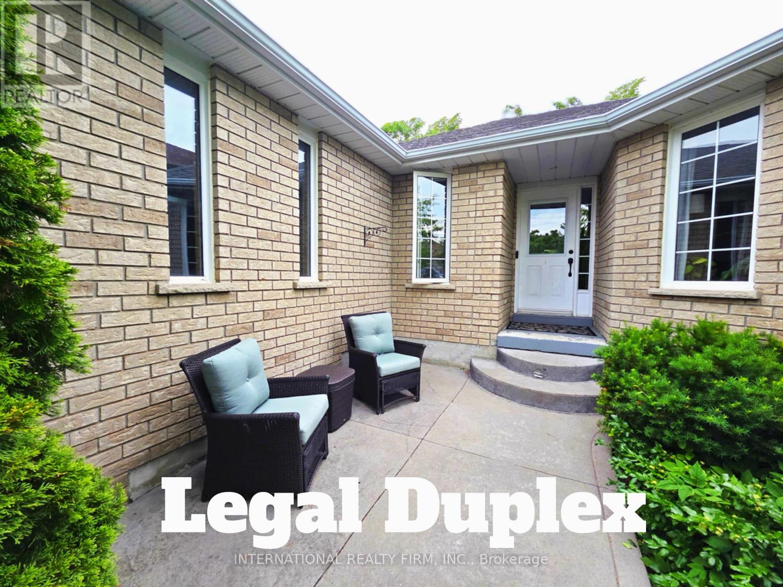 132 ESTHER DRIVE, Barrie, Ontario