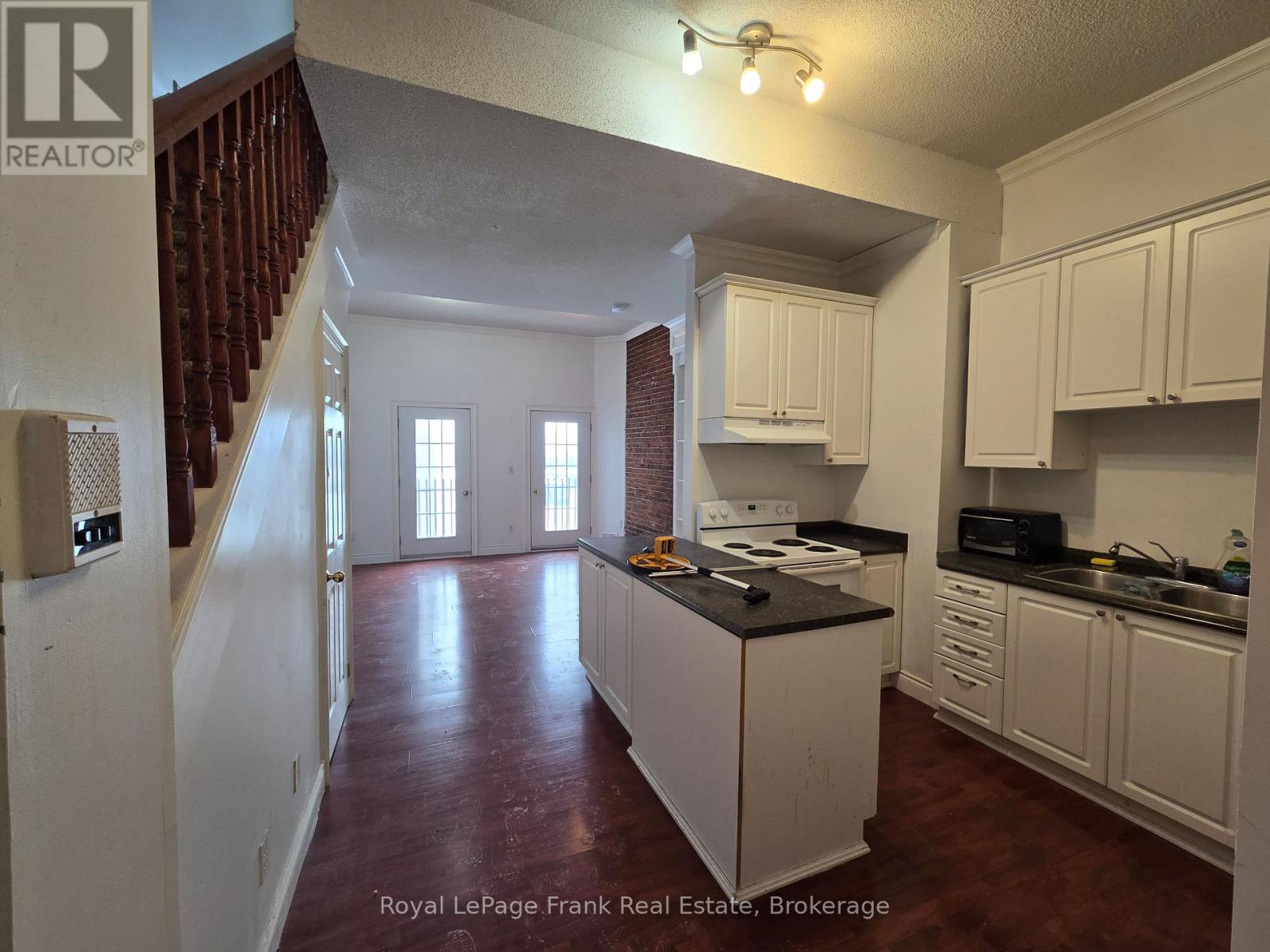 205 - 54 King Street E, Clarington, Ontario  L1C 1N3 - Photo 1 - E13633734