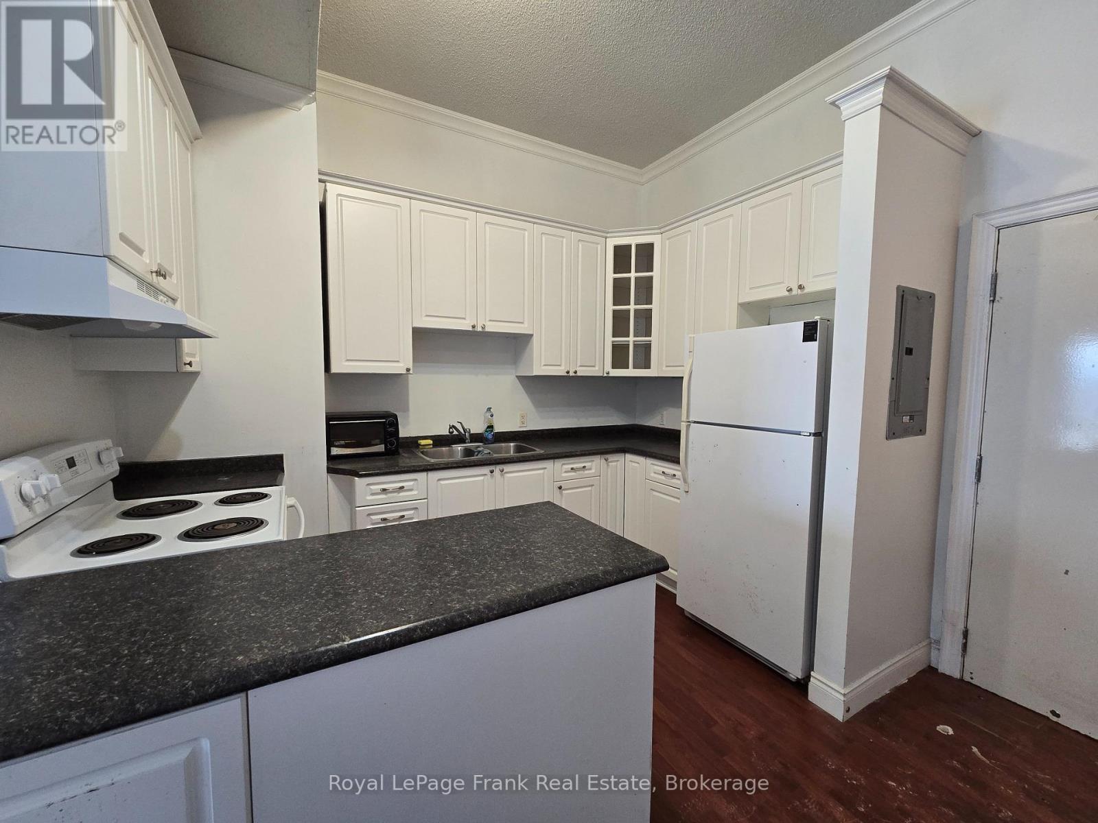205 - 54 King Street E, Clarington, Ontario  L1C 1N3 - Photo 2 - E13633734