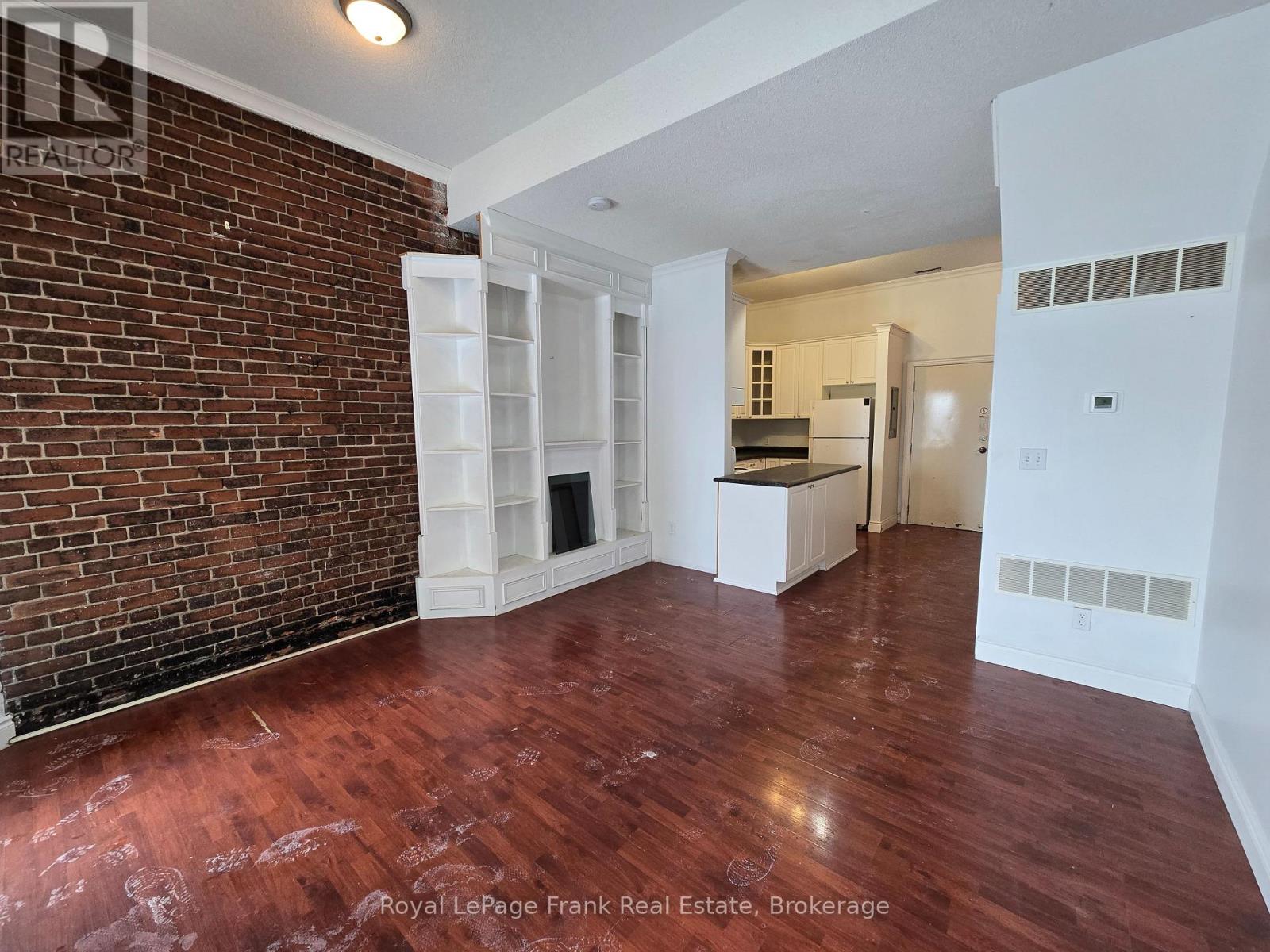 205 - 54 King Street E, Clarington, Ontario  L1C 1N3 - Photo 3 - E13633734
