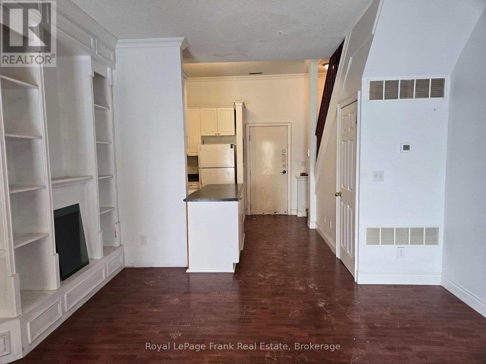205 - 54 King Street E, Clarington, Ontario  L1C 1N3 - Photo 4 - E13633734