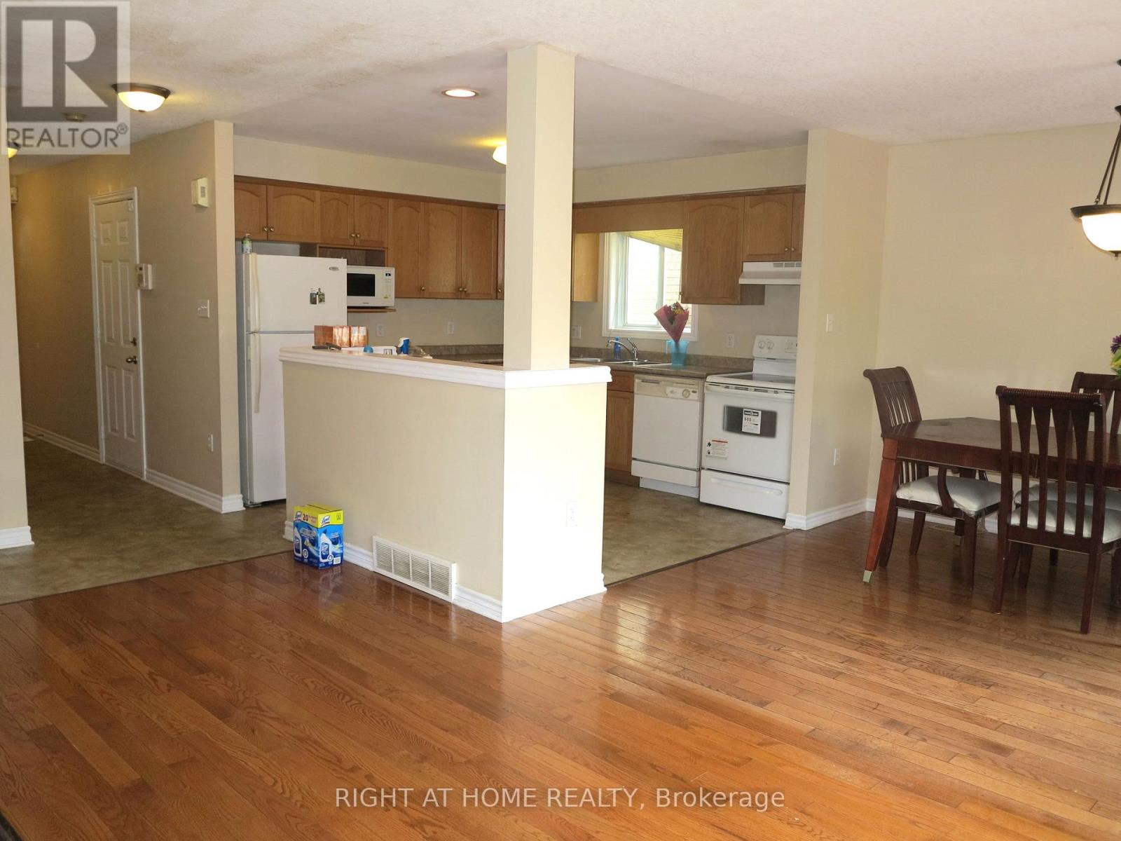 692 Oakcrossing Road, London North, Ontario  N6H 5V9 - Photo 5 - X13633788