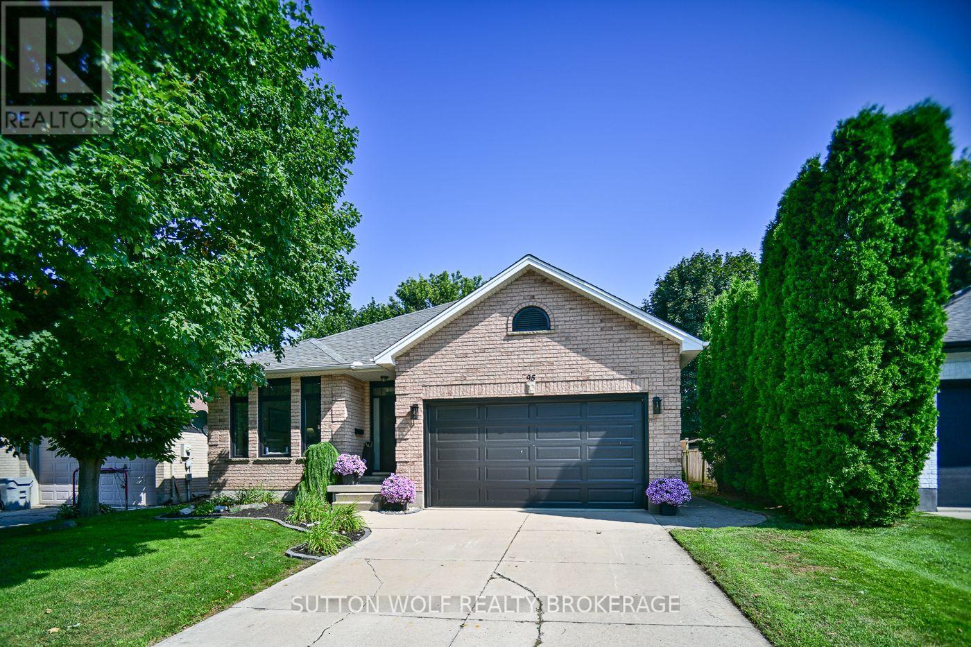 95 Middlesex Drive, Strathroy-Caradoc, Ontario  N7G 4G5 - Photo 2 - X13633846