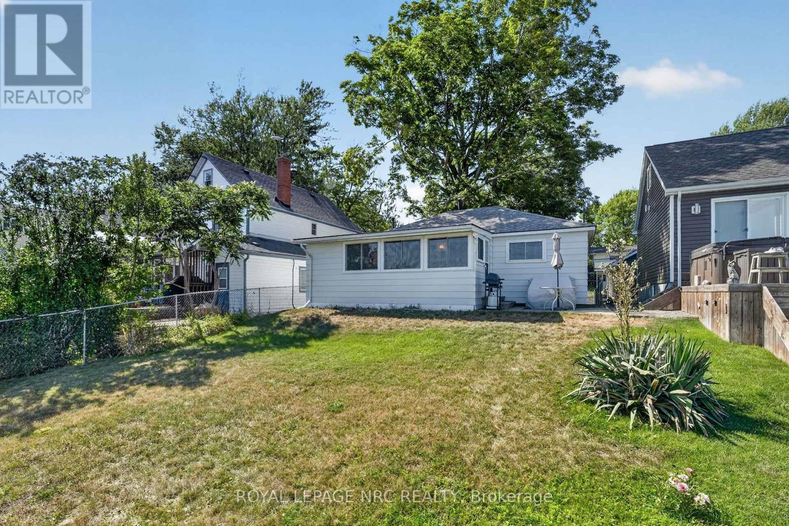3779 Crystal Beach Drive, Fort Erie, Ontario  L0S 1B0 - Photo 2 - X13633664