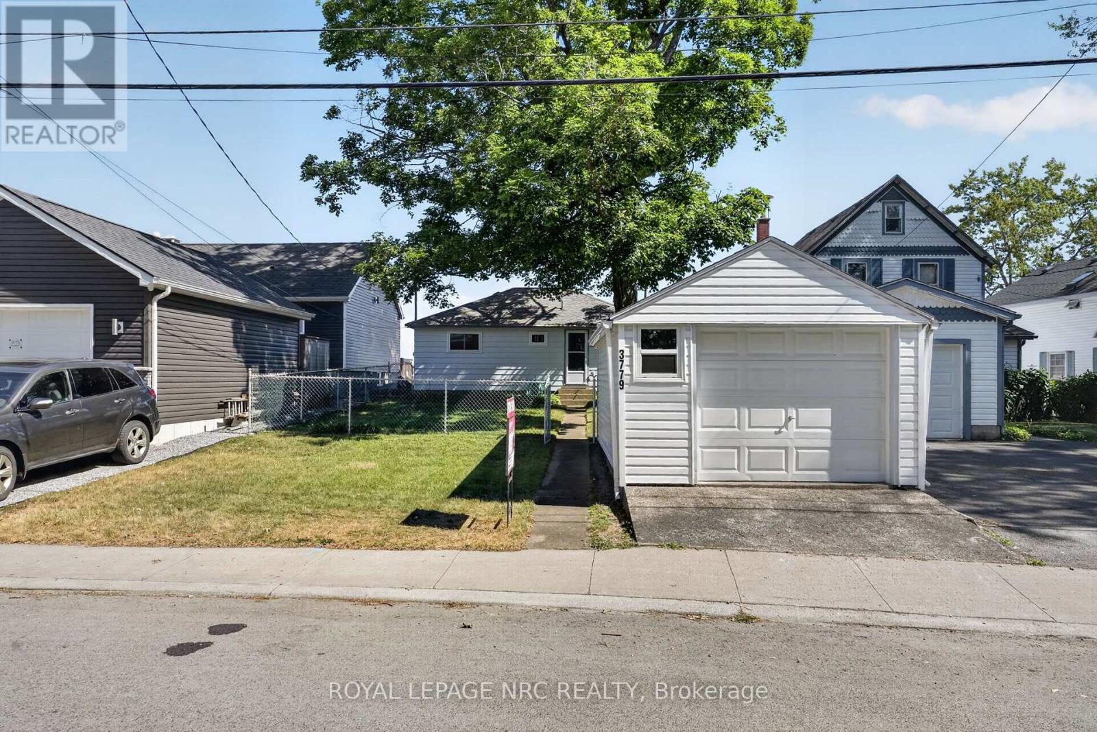 3779 Crystal Beach Drive, Fort Erie, Ontario  L0S 1B0 - Photo 4 - X13633664