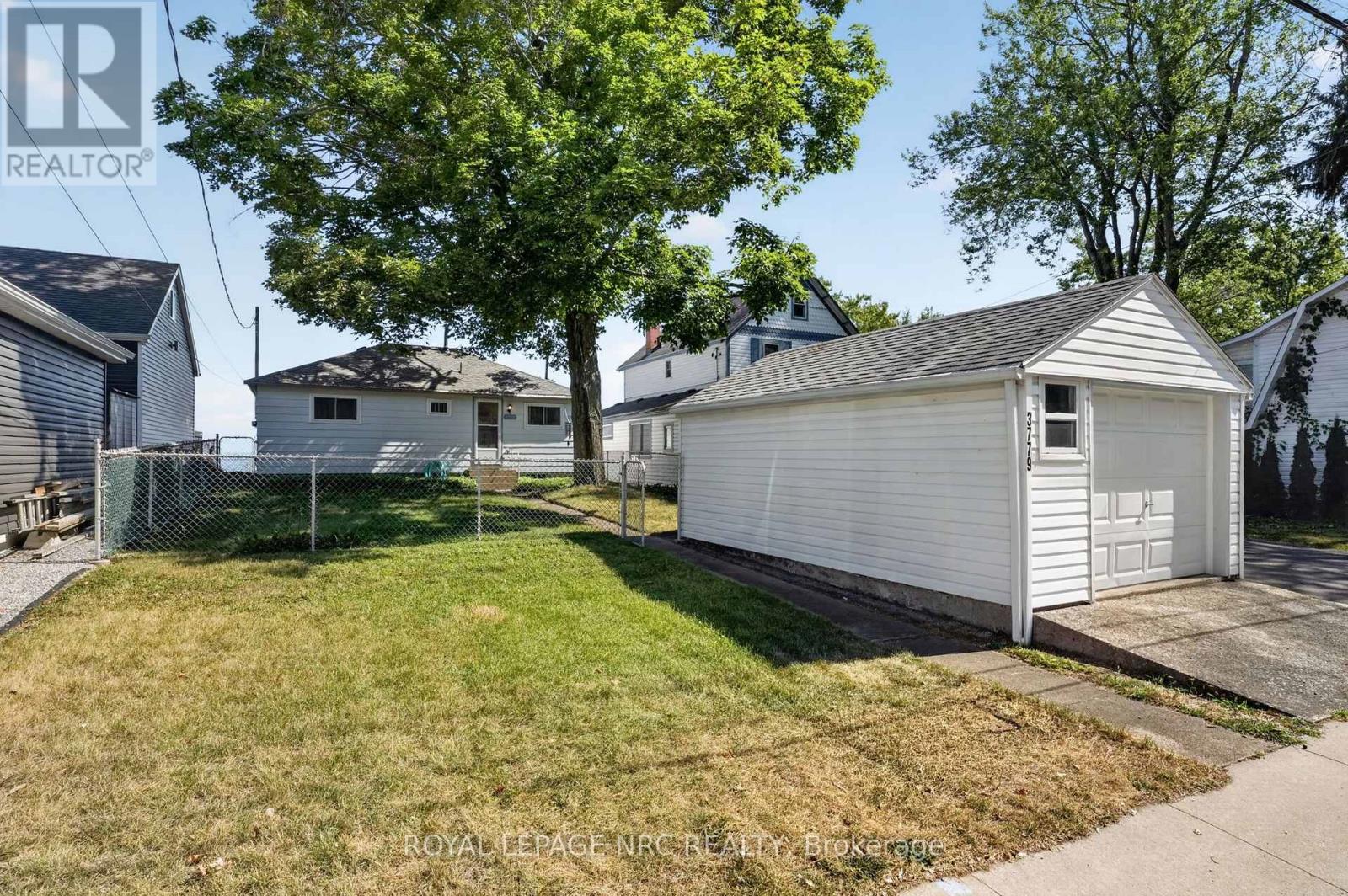 3779 Crystal Beach Drive, Fort Erie, Ontario  L0S 1B0 - Photo 5 - X13633664