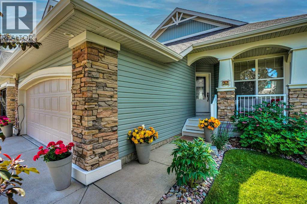 92 Sunset Circle, Cochrane, Alberta  T4C 0C4 - Photo 3 - A2332906