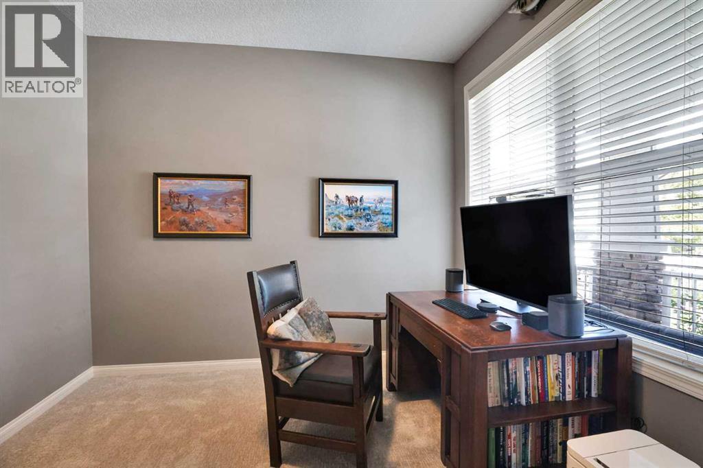 92 Sunset Circle, Cochrane, Alberta  T4C 0C4 - Photo 17 - A2332906
