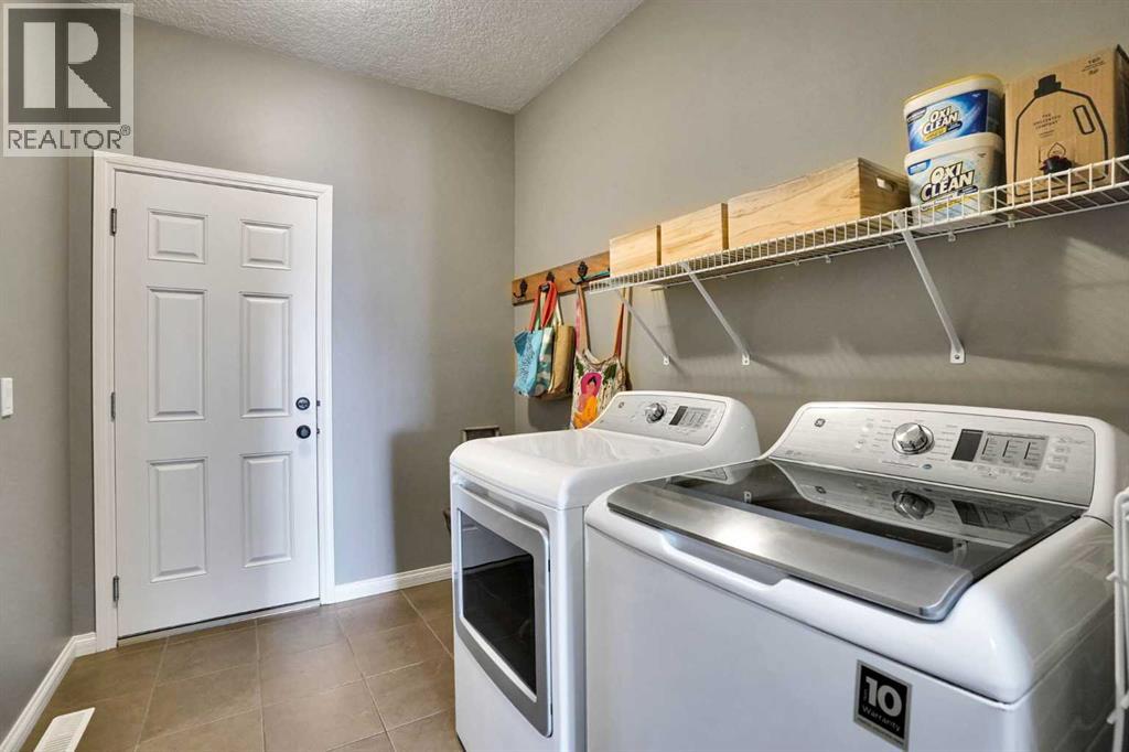 92 Sunset Circle, Cochrane, Alberta  T4C 0C4 - Photo 18 - A2332906