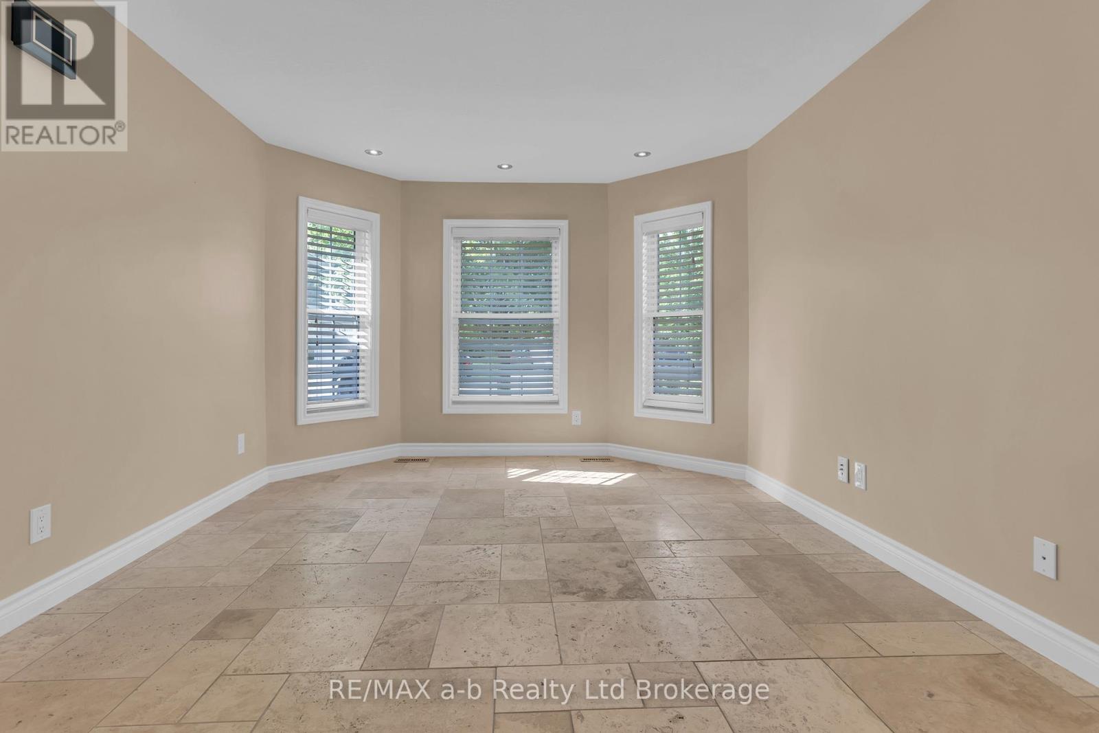 54 Pebble Beach Court, Woodstock, Ontario  N4S 8X2 - Photo 13 - X13633828