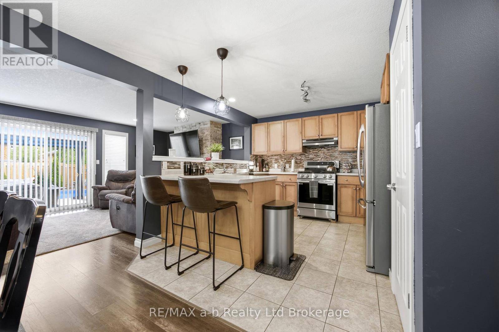 507 Hummingbird Crescent, Woodstock, Ontario  N4T 1V9 - Photo 5 - X13633832