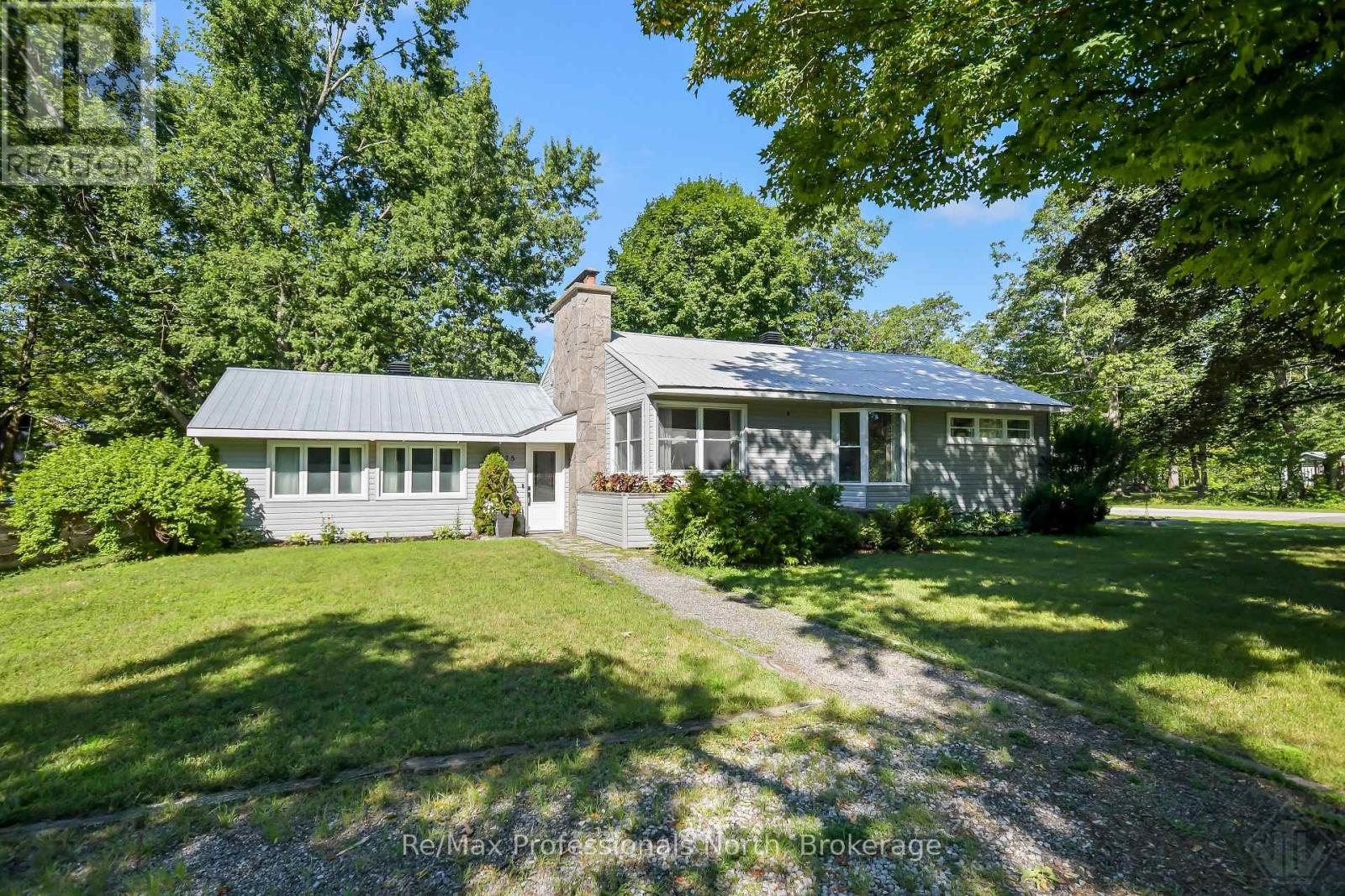 775 MUSKOKA BEACH ROAD, Gravenhurst, Ontario