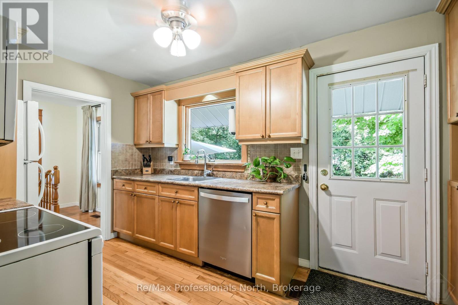 775 Muskoka Beach Road, Gravenhurst, Ontario  P1P 1A7 - Photo 12 - X13633806