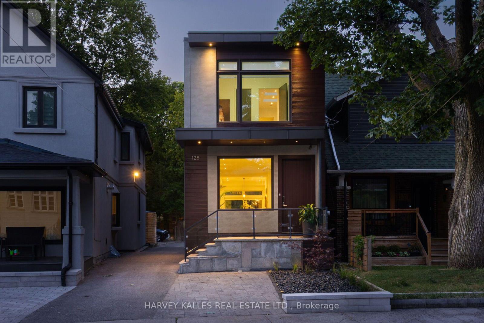 128 MONTGOMERY AVENUE, Toronto, Ontario