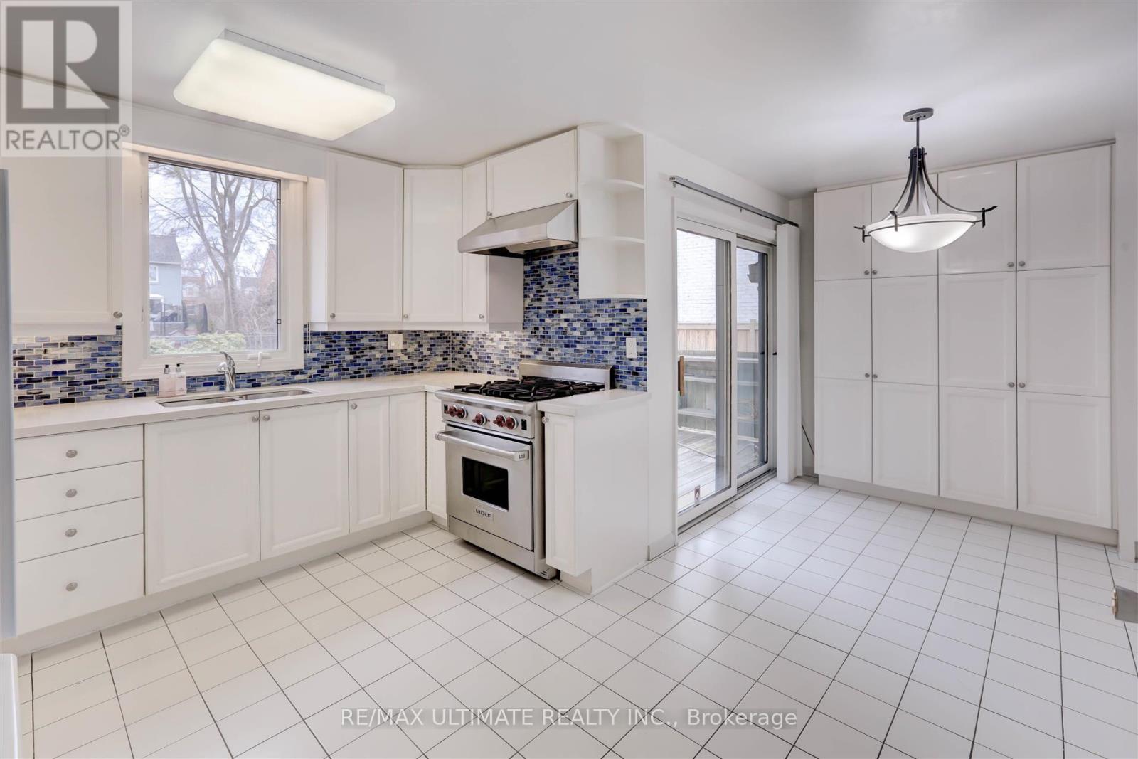 12 Tregellis Road, Toronto, Ontario  M3H 1K2 - Photo 11 - C13633636