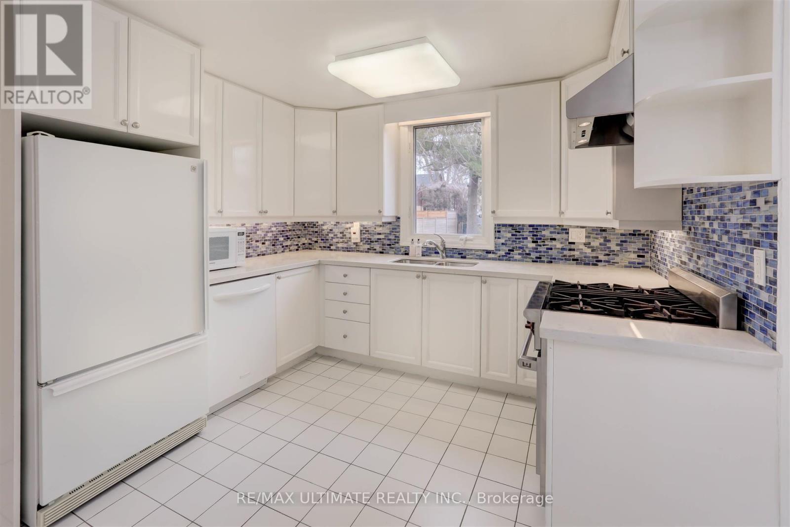 12 Tregellis Road, Toronto, Ontario  M3H 1K2 - Photo 12 - C13633636
