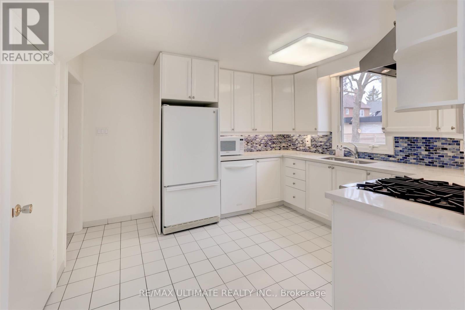 12 Tregellis Road, Toronto, Ontario  M3H 1K2 - Photo 13 - C13633636