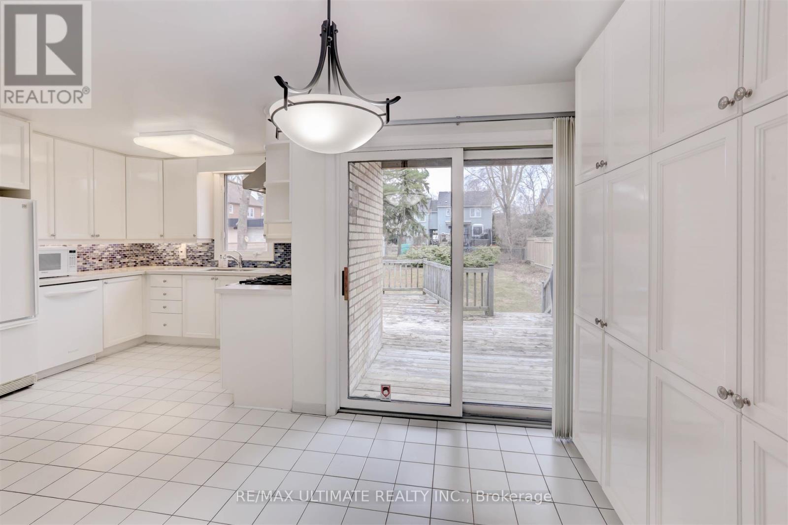 12 Tregellis Road, Toronto, Ontario  M3H 1K2 - Photo 14 - C13633636