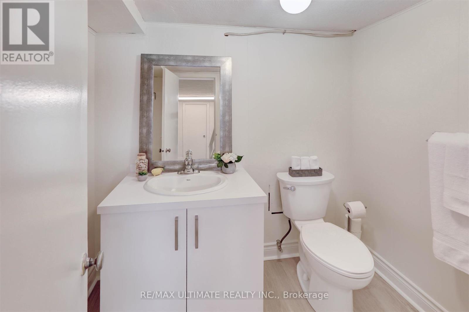 12 Tregellis Road, Toronto, Ontario  M3H 1K2 - Photo 25 - C13633636