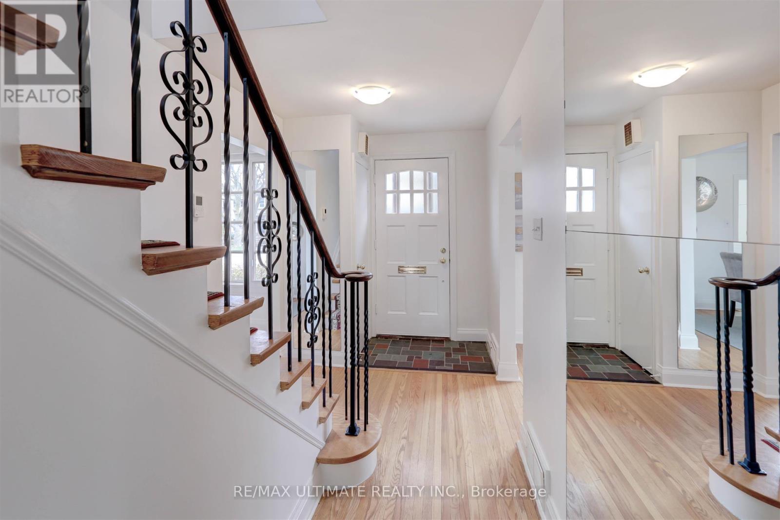 12 Tregellis Road, Toronto, Ontario  M3H 1K2 - Photo 3 - C13633636