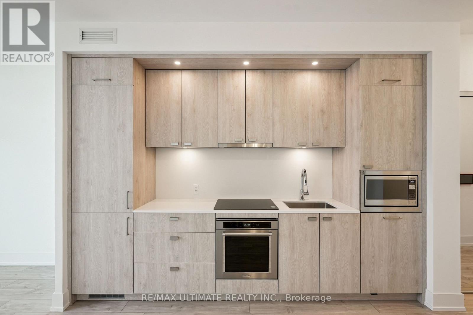 3105 - 10 Inn On The Park Drive, Toronto, Ontario  M3C 0P9 - Photo 6 - C13633712
