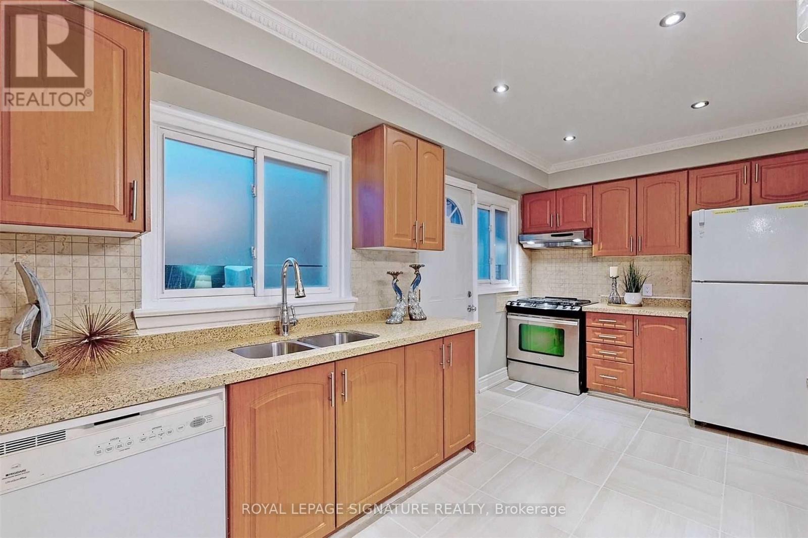 Upper - 65 Holcolm Road, Toronto, Ontario  M2N 2C8 - Photo 6 - C13633714