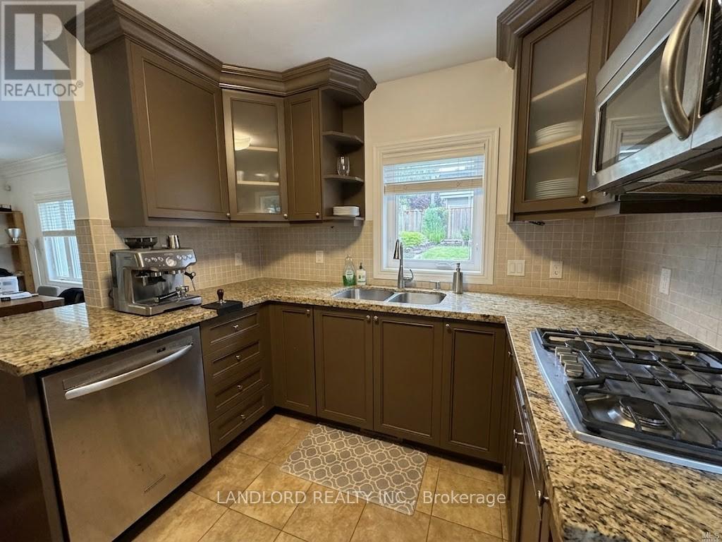 5 Lanbrooke Avenue, Toronto, Ontario  M2R 2C5 - Photo 3 - C13633794