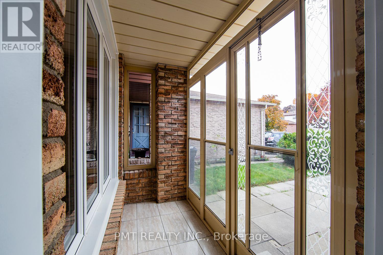 26 Granada Crescent, Toronto, Ontario  M1B 2H5 - Photo 3 - E13633552